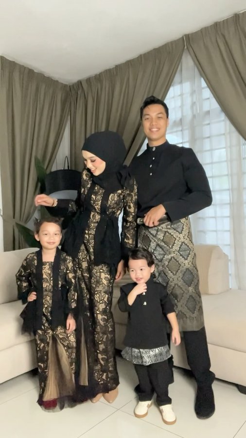 Instagram post by @syafiqnazriofficial for HIJABISTAHUB. Caption reads: mummy dh lega sebb dh jumpa baju one set semua ......