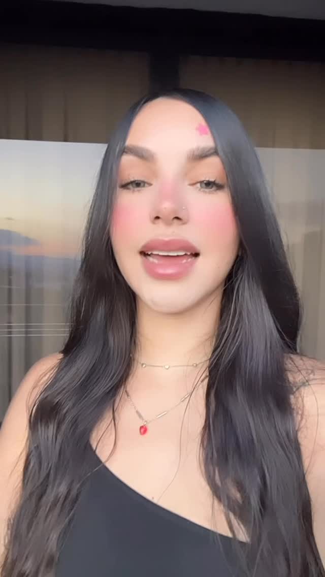 Instagram post by @ivannavreyes for Hard Rock Cafe. Caption reads: Nos vemos por allá villanitoosss 🦹🏻‍♀️🦹🏻‍♂️.