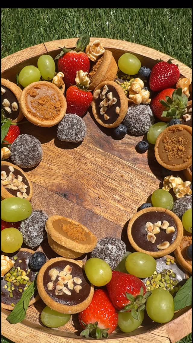 Instagram post by @foodplattermum for Woolworths. Caption reads: Christmas entertaining? Woolies has you....