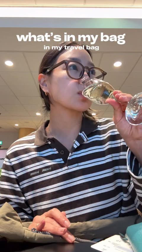 Instagram post by @seah.ho for ROKA London. Caption reads: my very first what’s in my bag, airport edition
공항....