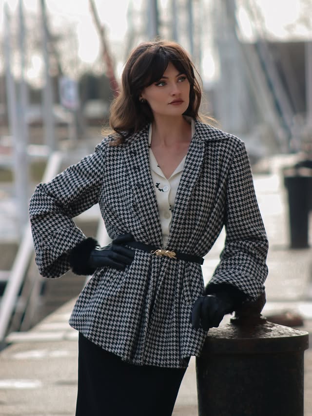 Instagram post by @minakshi.mahta for Cosyisland. Caption reads: [...] 
Skirt @topvintage_boutique 
Shoes....