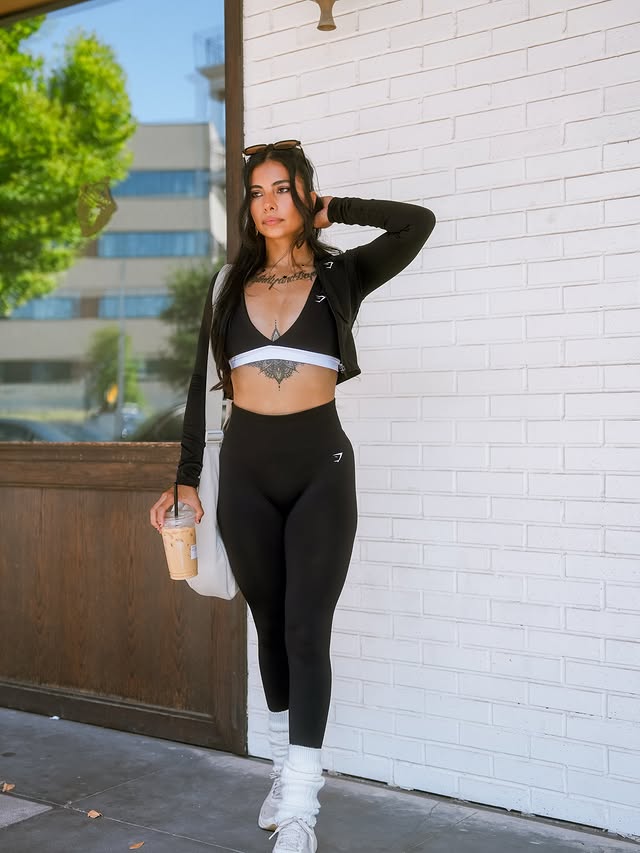 Instagram post by @jessiemorenox for Gymshark Women. Caption reads: @gymsharkwomen code Jessie10 🖤 New everyday [...].