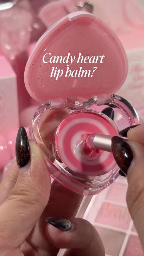 Instagram post by @kizha.nicolee for Dasique. Caption reads: dasique candy rolling pot in 01 pink frill [...].