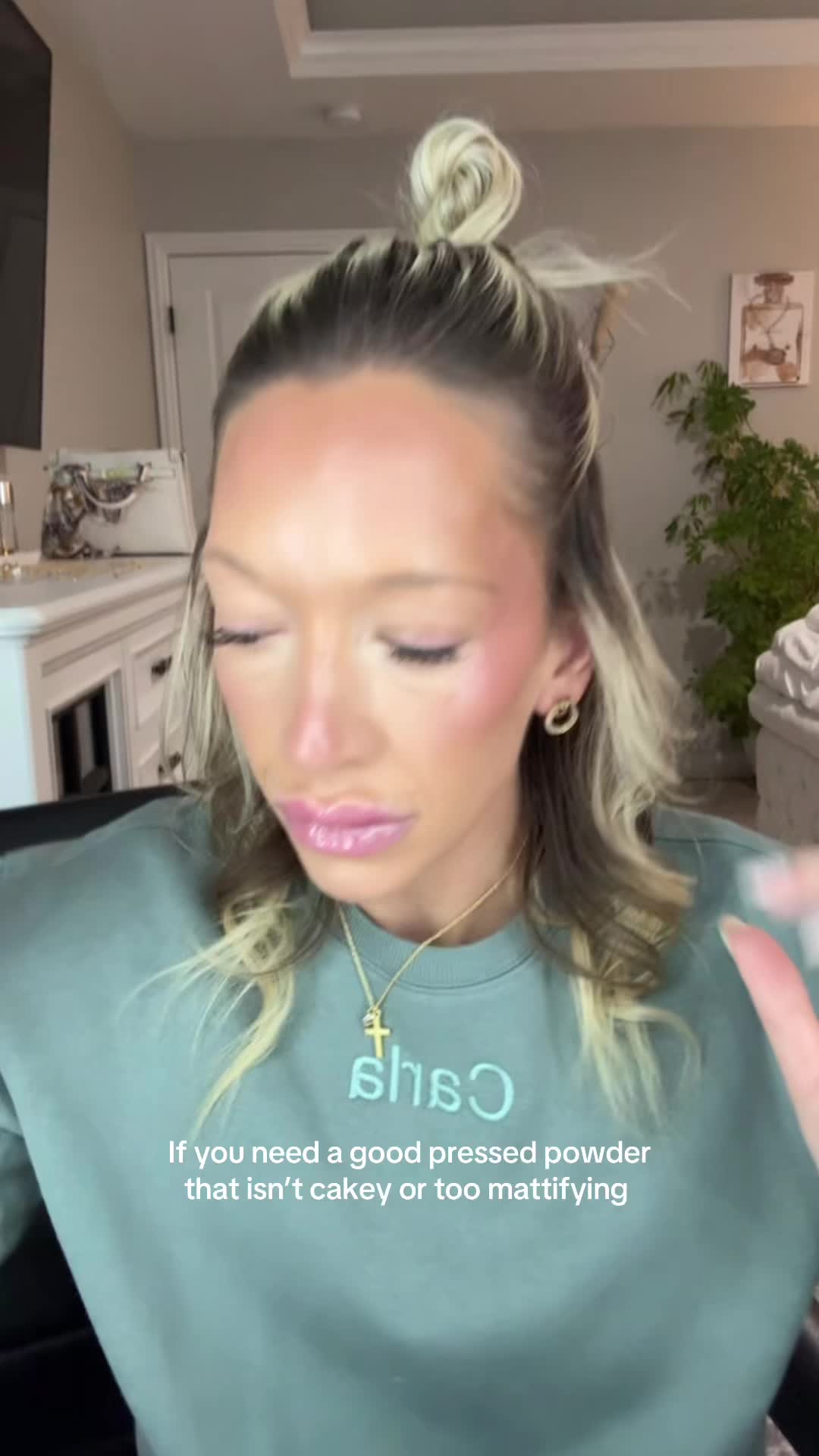 TikTok post by @alittlevanillamama for bareMinerals. Caption reads: Best setting and blurring powder ✨✨@bareMinerals....