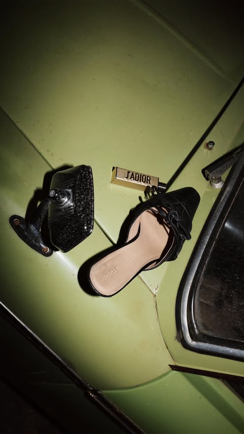 Instagram post by @carlotapitarch for Gisou. Caption reads: [...] good with these products!!! 🍯⭐️

What I....