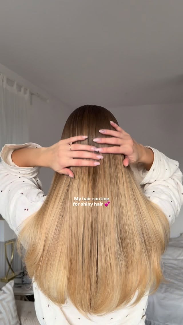 Instagram post by @karolinamalisova for Hairburst. Caption reads: a na celý sortiment @hairburst_cz platí AKCE 1+1....