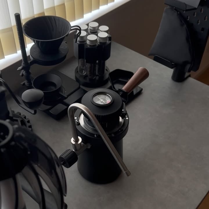 Instagram post by @kou.003 for Flair Espresso. Caption reads: @flairespressomaker 

WIZARD

Milk [...].