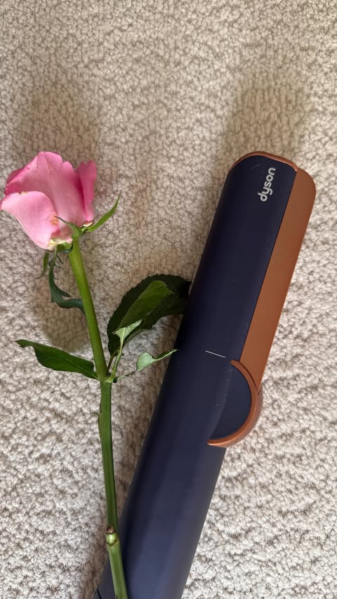 Instagram post by @sunnyysideup for Dyson. Caption reads: [...] fade, flawless hair stays.
Choosing my....