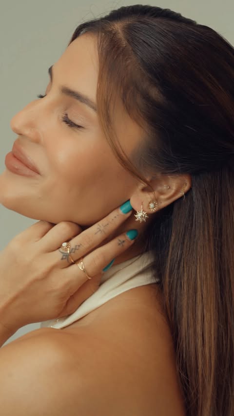 Instagram post by @anshikaav for Mia by Tanishq. Caption reads: [...] Zero deductions in June 👀 @miabytanishq 🤍.