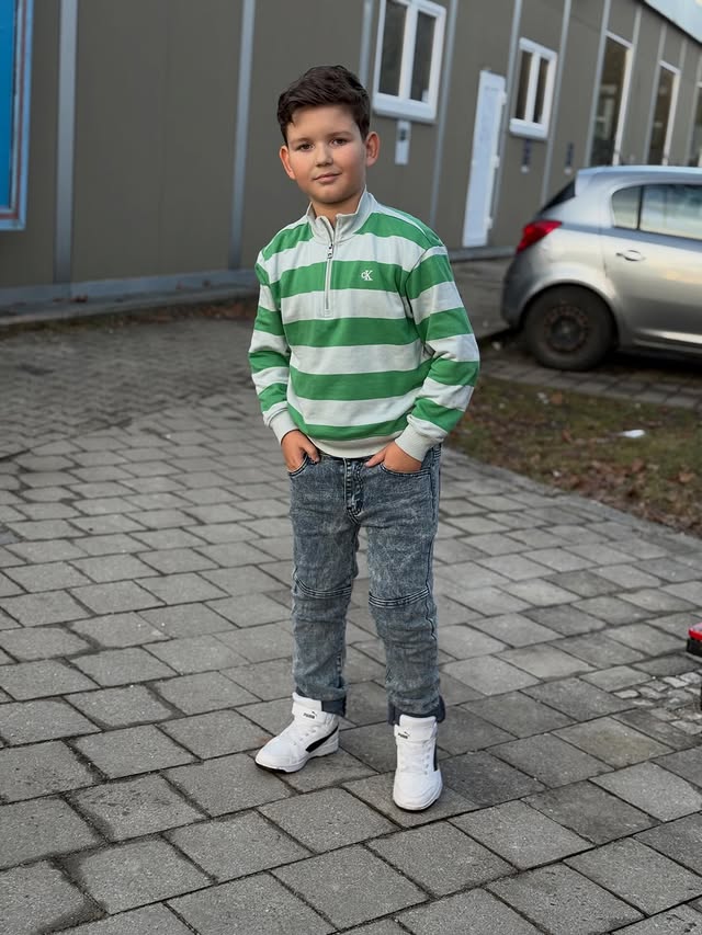 Instagram post by @ervini.style for Kids Brand Store. Caption reads: AD/ Sweater @kidsbrandstore.