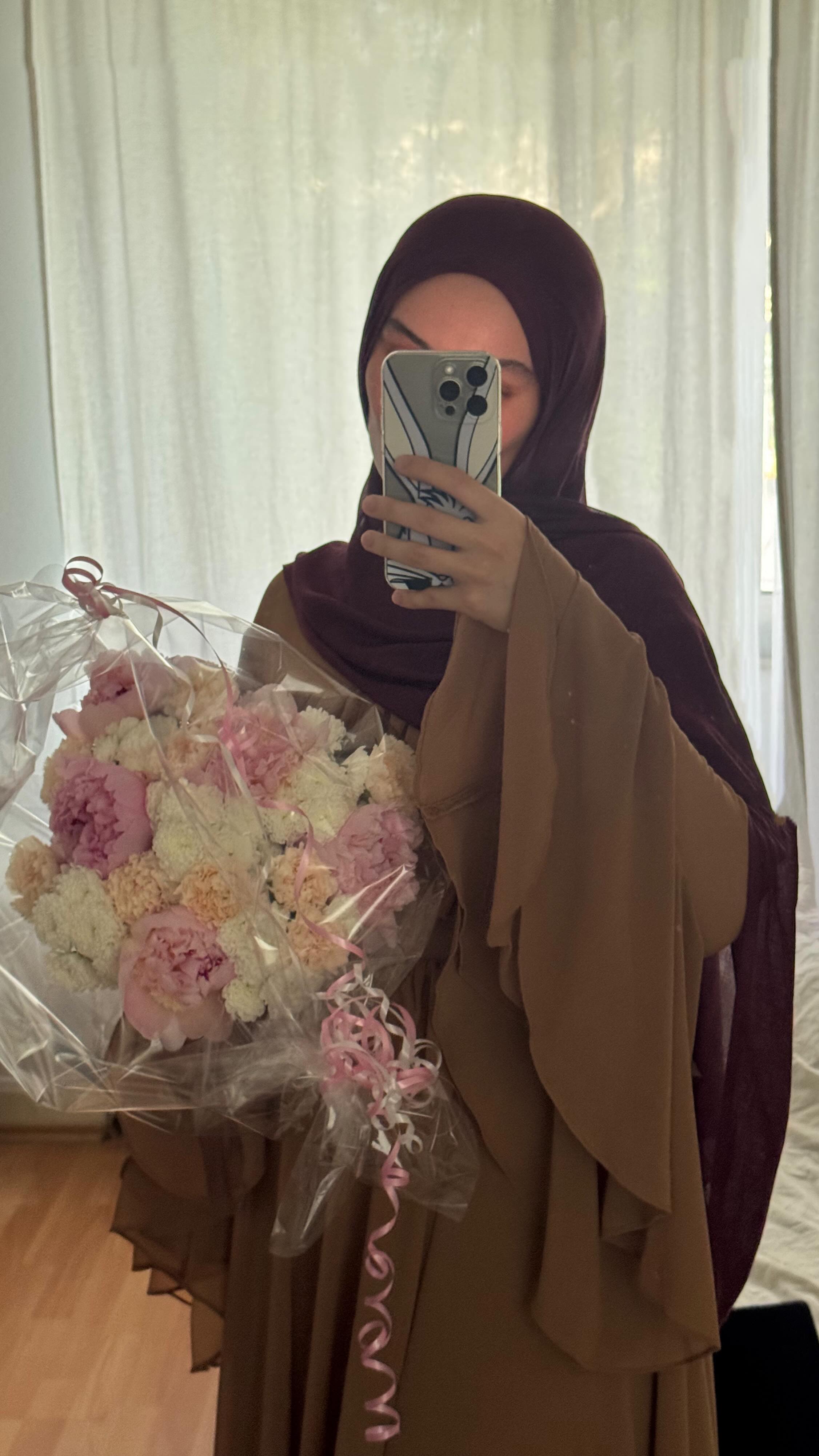 Instagram post by @azizamm16 for VOILE CHIC. Caption reads: [...] to be it will be. 

Modal hijab from:....