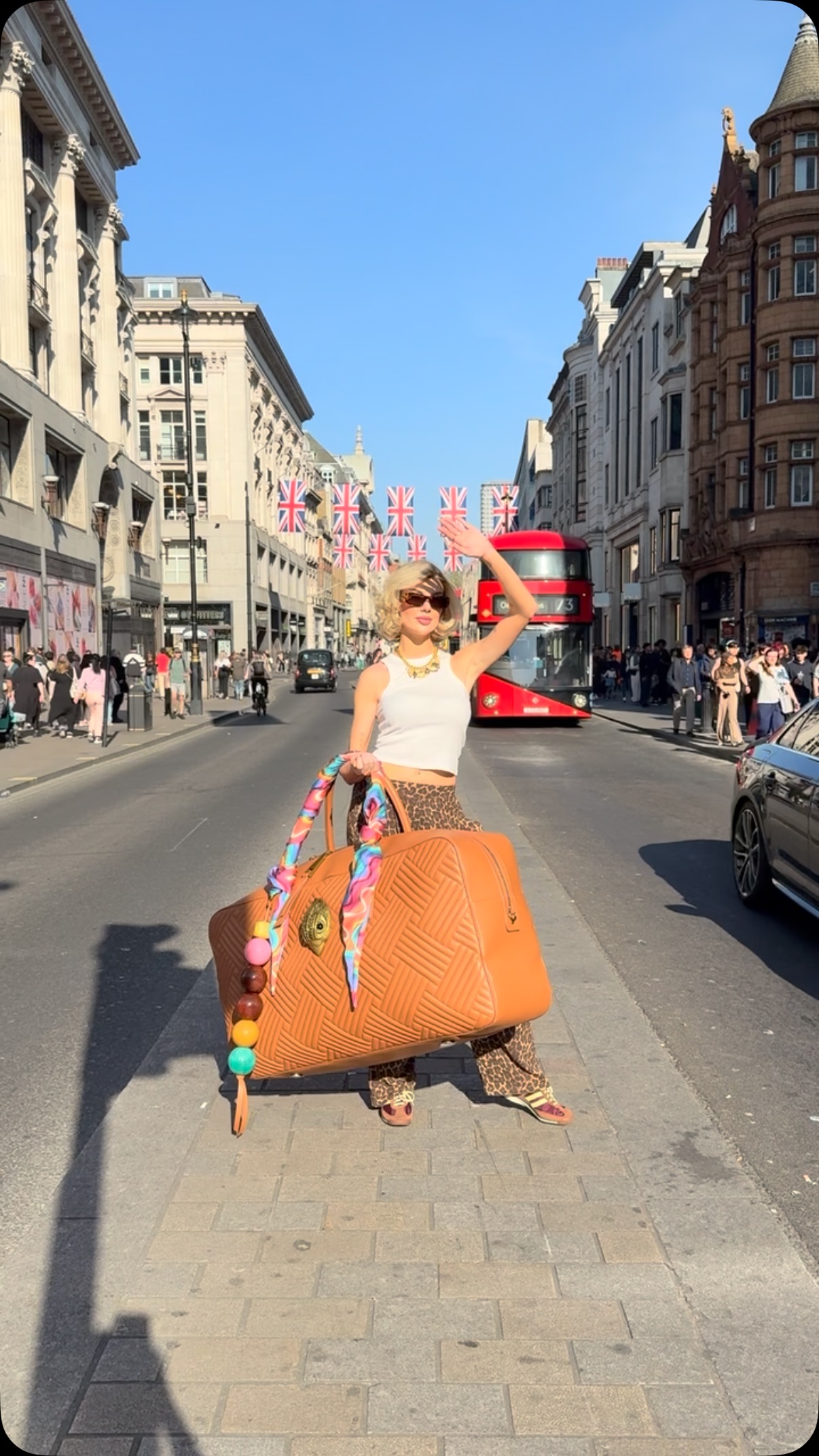 Instagram post by @nicole.ob for Kurt Geiger. Caption reads: There’s nothing like London sun and a giant bag to....