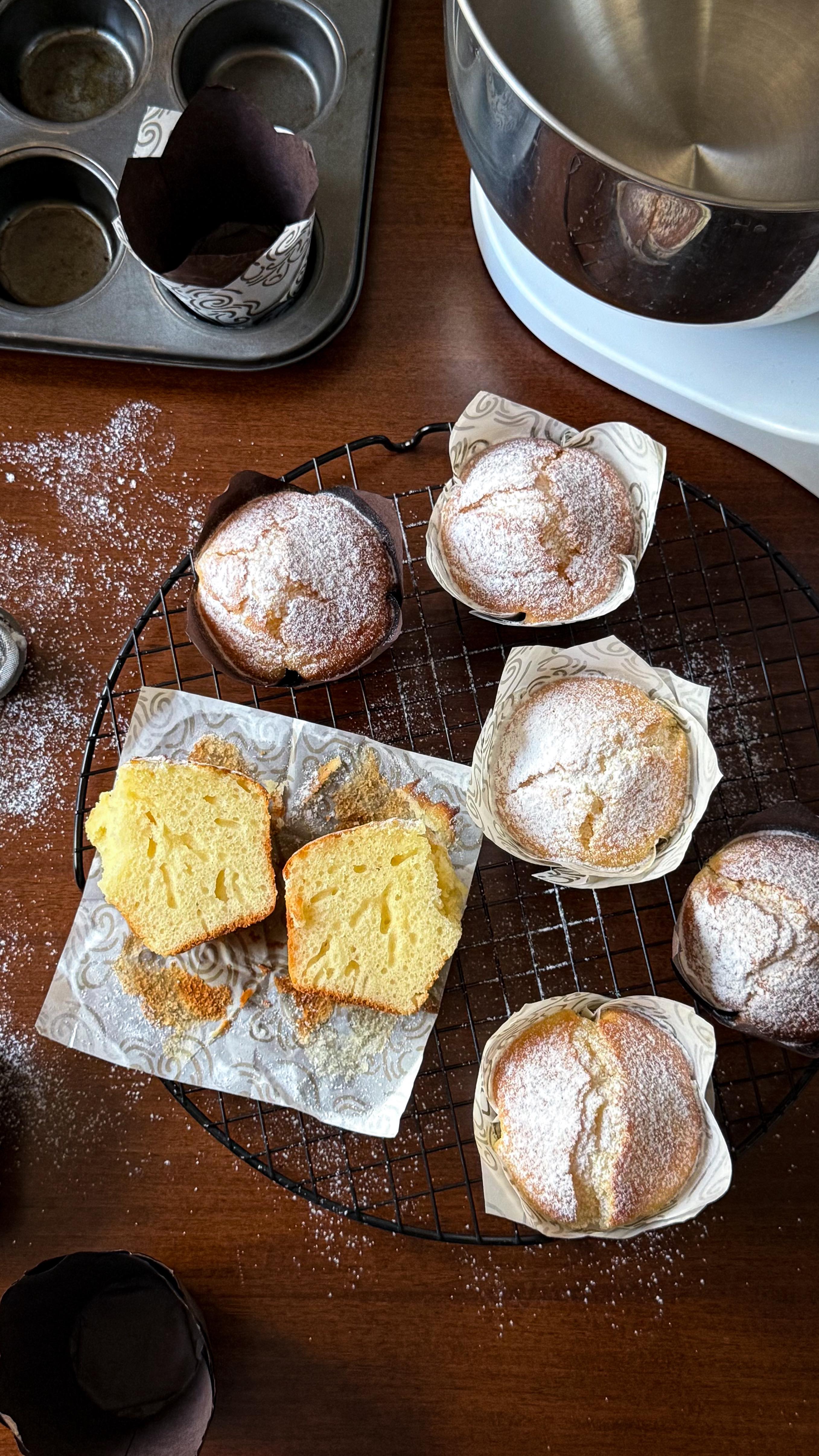 Instagram post by @gi__erre__ for Kenwood Club. Caption reads: Oggi prepariamo insieme i MUFFIN ALLO YOGURT GRECO....