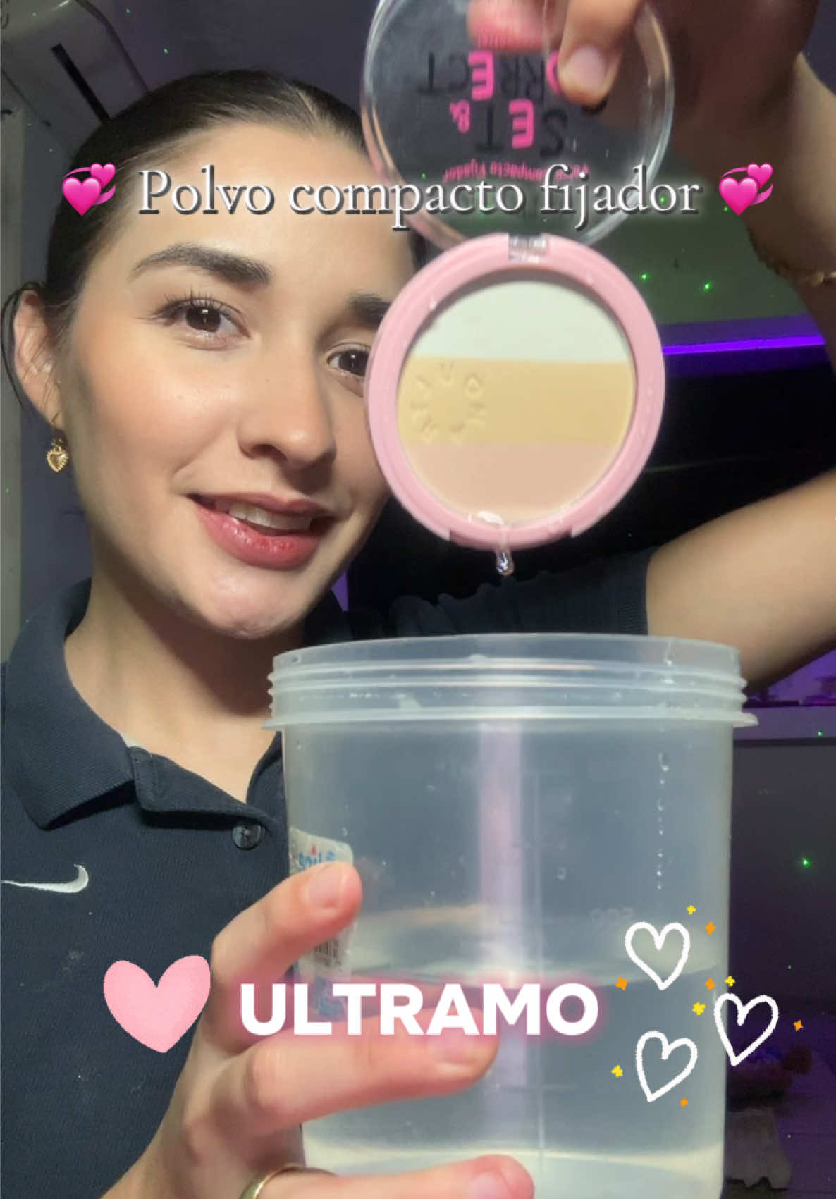 TikTok post by @abigailvega33 for Ultramo. Caption reads: [...] AL AGUA 😱  Polvo compacto fijador de....