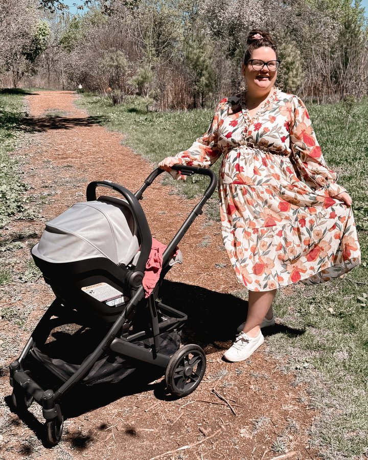 Instagram post by @wearethereillys for PinkBlush Maternity. Caption reads: [...] Mother’s Day… and these @pinkblushmaternity....