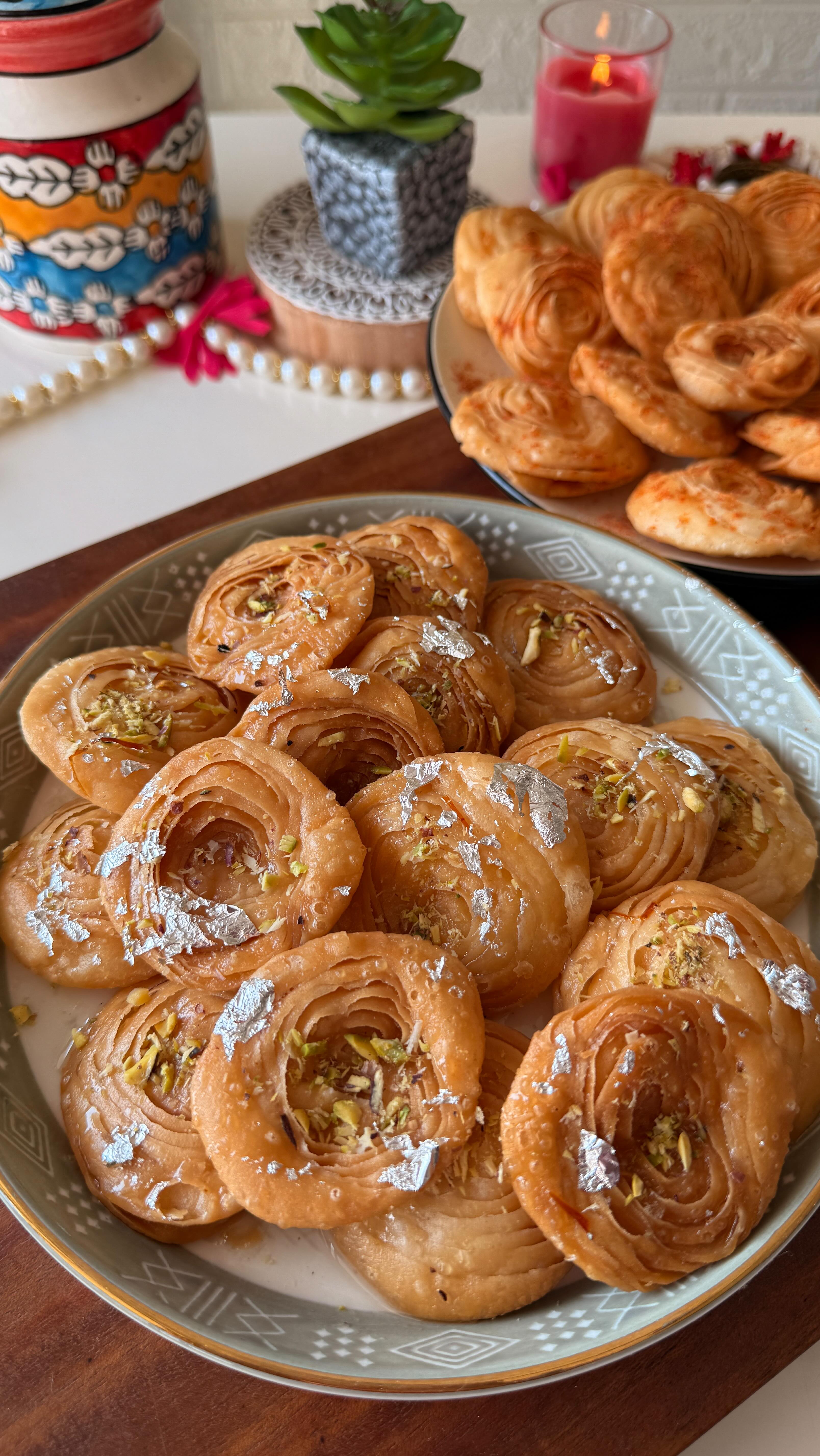 Instagram post by @desi_recipes for Fortune Foods. Caption reads: Namkeen meethi mathri ek hi aate se😍
#recipevideo....