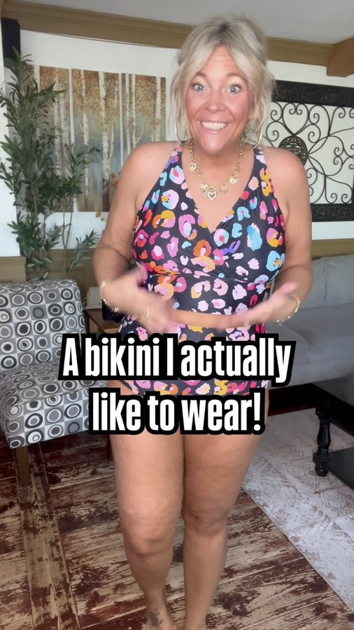 Instagram post by @nicoles_outfit_inspirations for BloomChic. Caption reads: Comment the word SHOP below ⬇️ for the link to my....