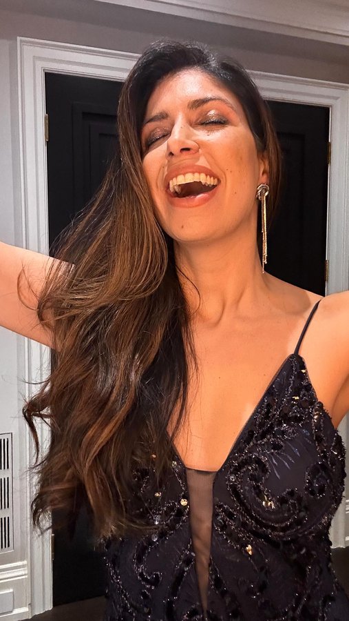 Instagram post by @poojahandatv for Melanie Lyne. Caption reads: [...] holiday TV special 📺 

@stylemelanielyne....