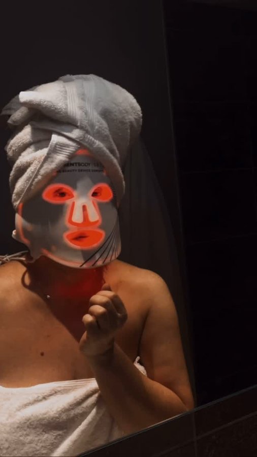 Instagram post by @grandcrudemavie for currentbody. Caption reads: [...] rouge et infrarouge de CURRENTBODY SKIN.....