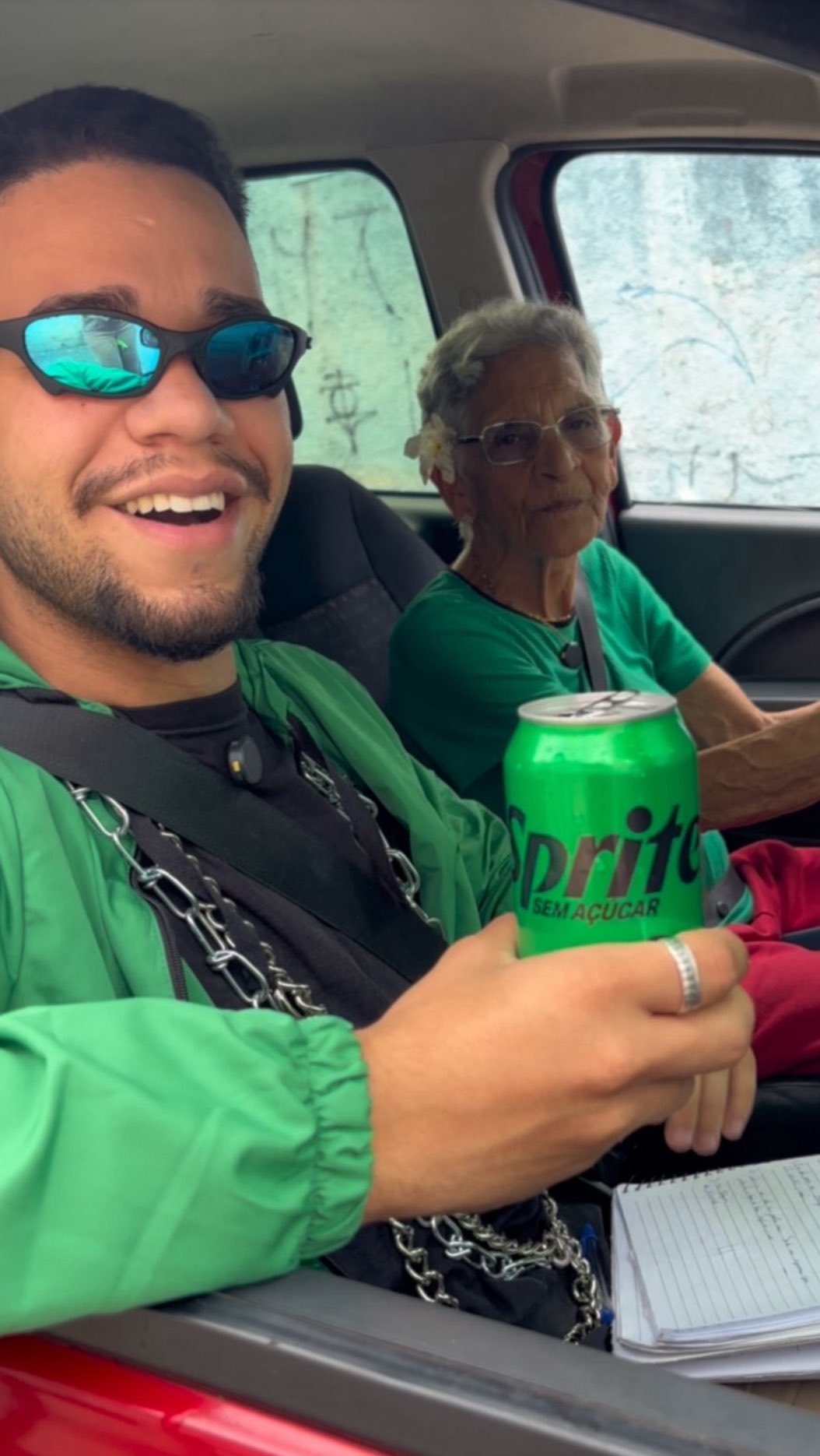 Instagram post by @moscachapada for Sprite. Caption reads: No trânsito é difícil não estressar mas uma Sprite....