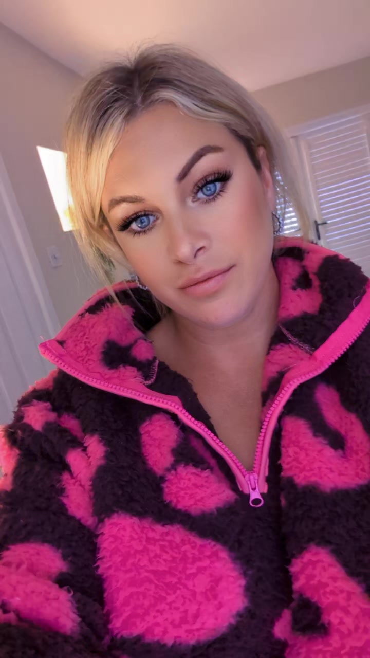 TikTok post by @lauraloulou079 for MOOSLOVER. Caption reads: [...] and such good quality leggings from....