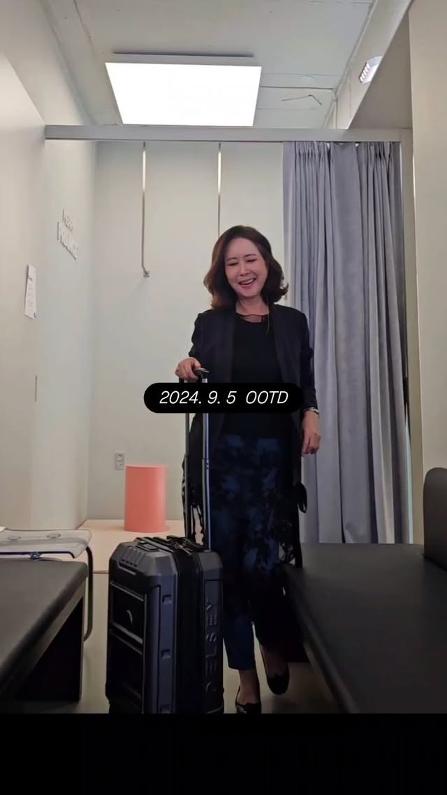 Instagram post by @yoon_youngme for DELSEY PARIS. Caption reads: 2024. 9.5 OOTD 자켓-파츠파츠 망사레이스원피스-메종드제인 청바지-유니클로....