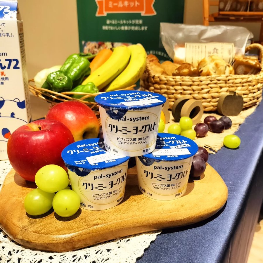 Instagram post by @narumi_instag for ESSEonline. Caption reads: ... ESSEファンパーティー2025に参加し パルシステムのクリーミーヨーグルトを....