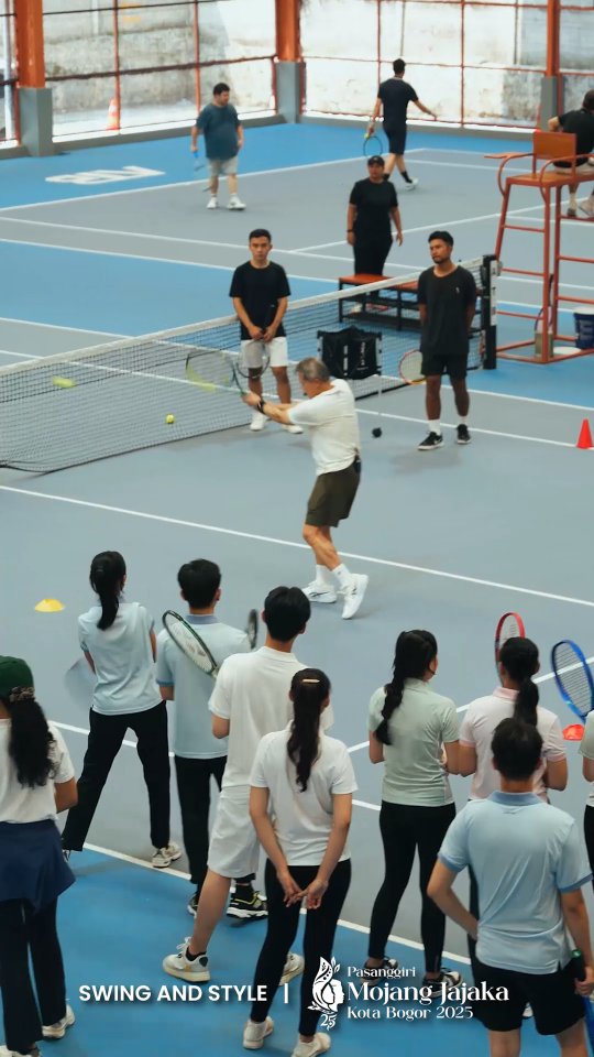 Instagram post by @wibowohadisubroto for Scarlett Whitening. Caption reads: When sport meets culture — it’s time to Swing and....