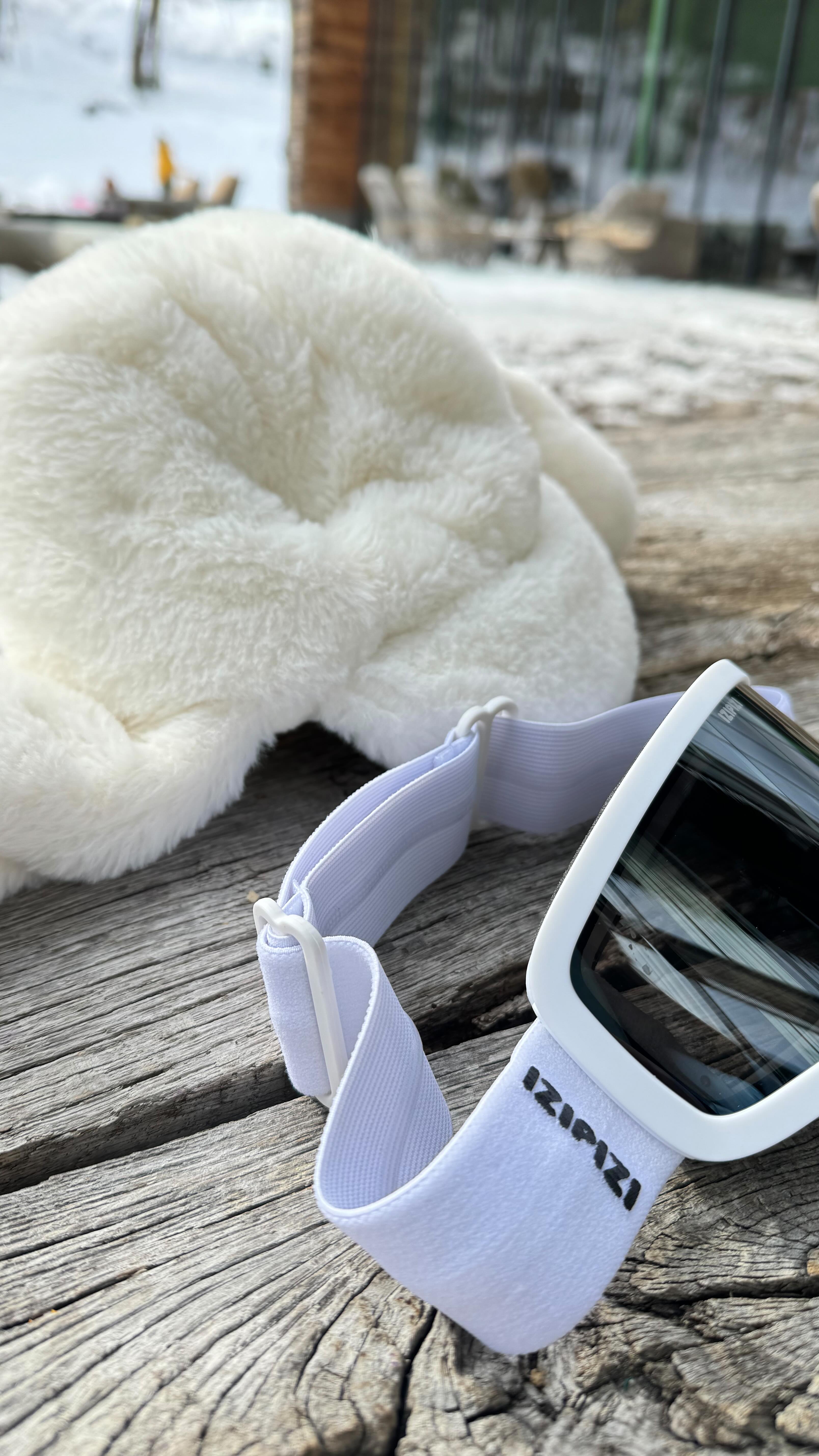 Instagram post by @katzi.onset for IZIPIZI. Caption reads: Katzi X Izipizi 🎿.