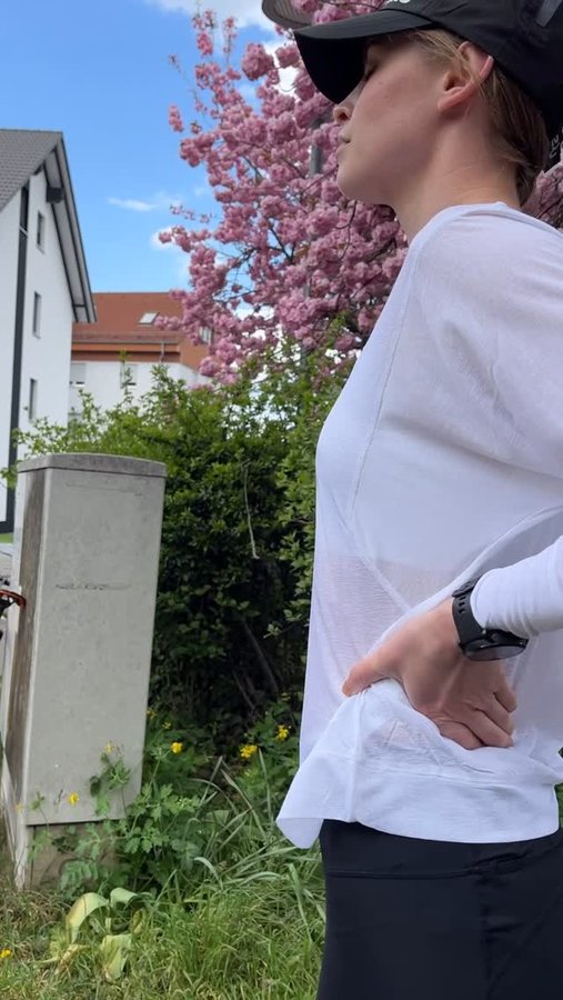 Instagram post by @jhedbys for 2XU. Caption reads: Wearing black and white to bring a little contrast....