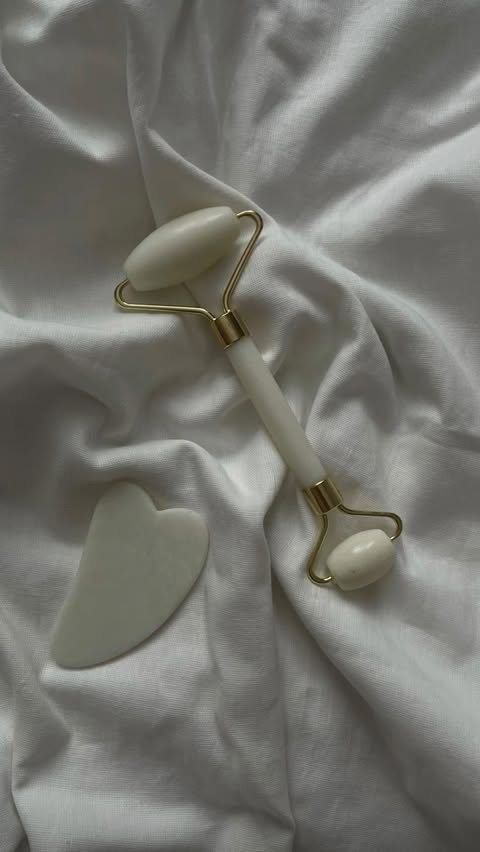 Instagram post by @tamaramkh___ for DELAMU. Caption reads: @delamuhome [...].