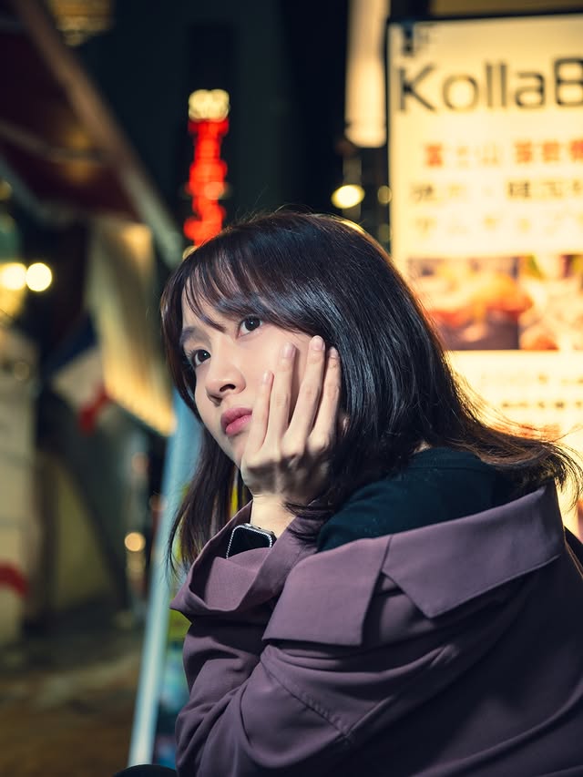Instagram post by @michaelcolfilm for Owndays. Caption reads: [...] 🌃🩷 夜の吉祥寺でパシャリ 📸: @michaelcolfilm 👓:....