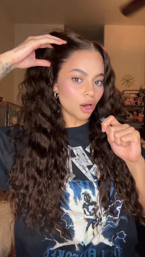 Instagram post by @simplynessa15 for Megalook. Caption reads: [...] check out this glueless wig from....