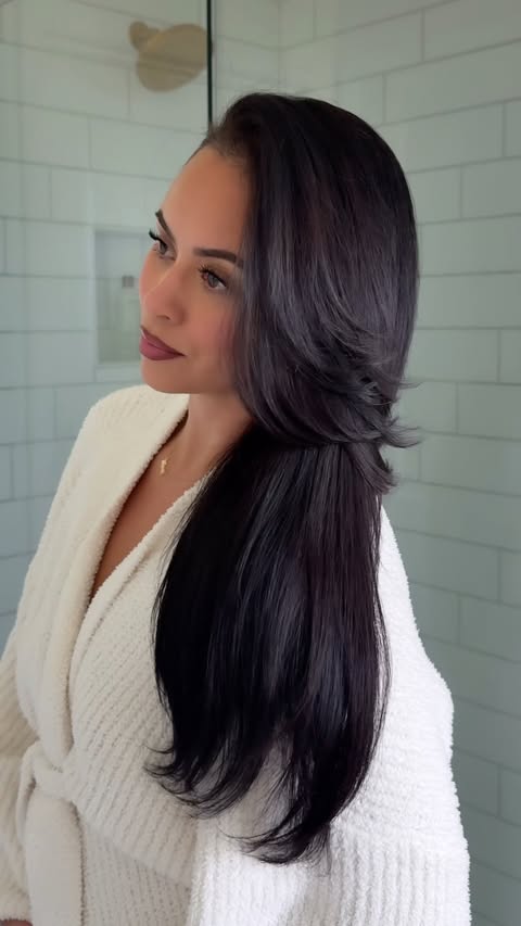 Instagram post by @valeloren for Aveda. Caption reads: [...] to my weekly haircare ritual using @aveda....