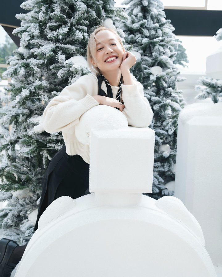 Instagram post by @acupper for CHANEL BEAUTY. Caption reads: Bonjour @chanel.beauty! Amandine rất vui khi được....