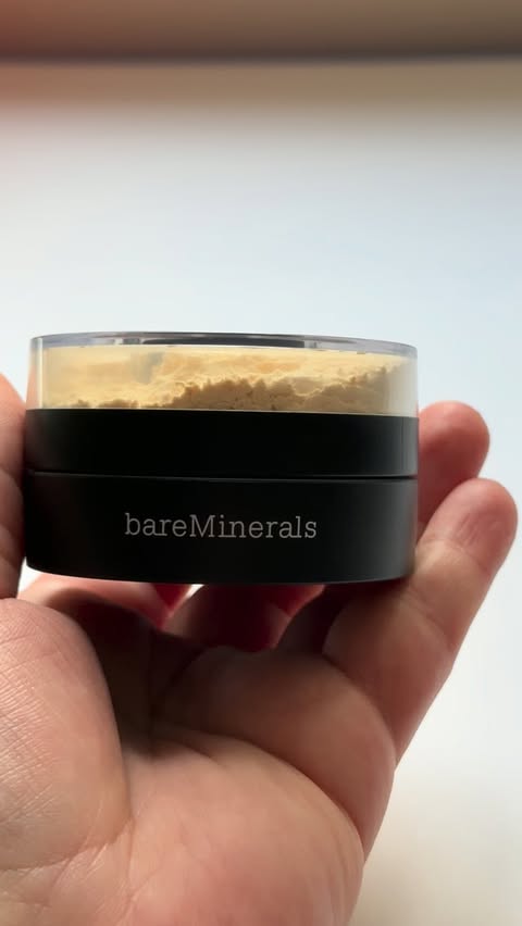 Instagram post by @vitella1 for BzzAgent. Caption reads: [...] Mineral Veil Loose Setting Powder from....