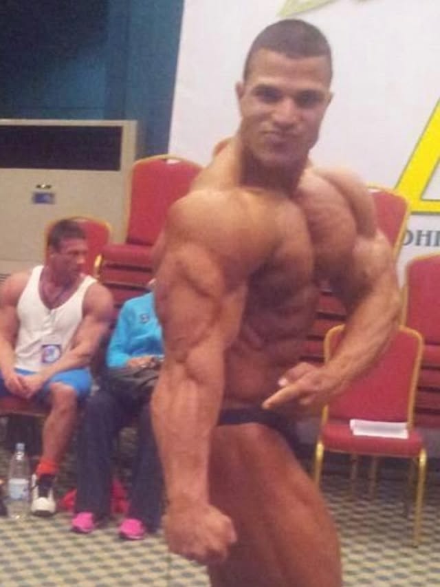 Instagram post by @hassan_mostafa92 for Jed North. Caption reads: Guess my age here 💪💪 كام عمري في الصورة دي؟....