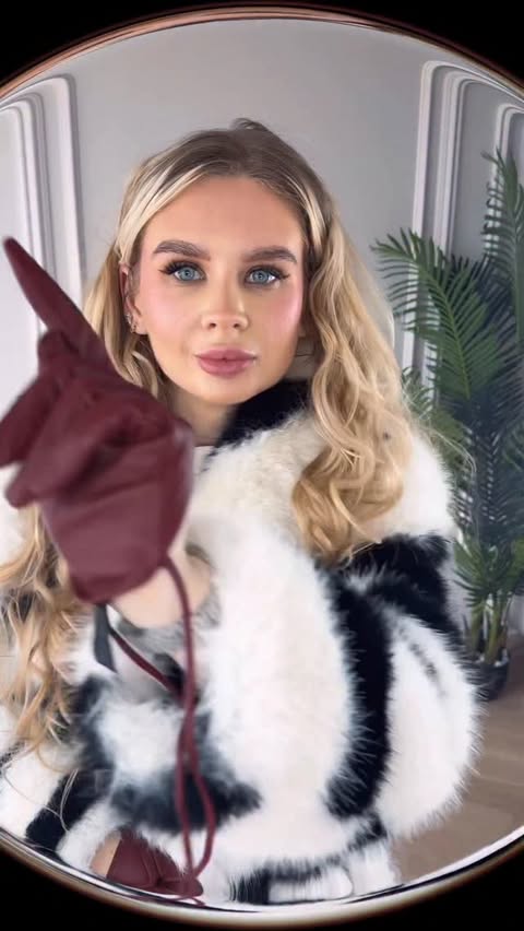 Instagram post by @pati.szlufik for CLUSE. Caption reads: [...] stylizację🩷 @time_and_more @clusepolska . Z....