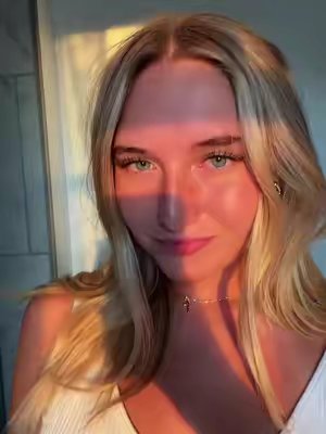 TikTok post by @maddiejordanxoxo for Feinner. Caption reads: A little sunset 🌅 #feinnerlashes #lashclusters....