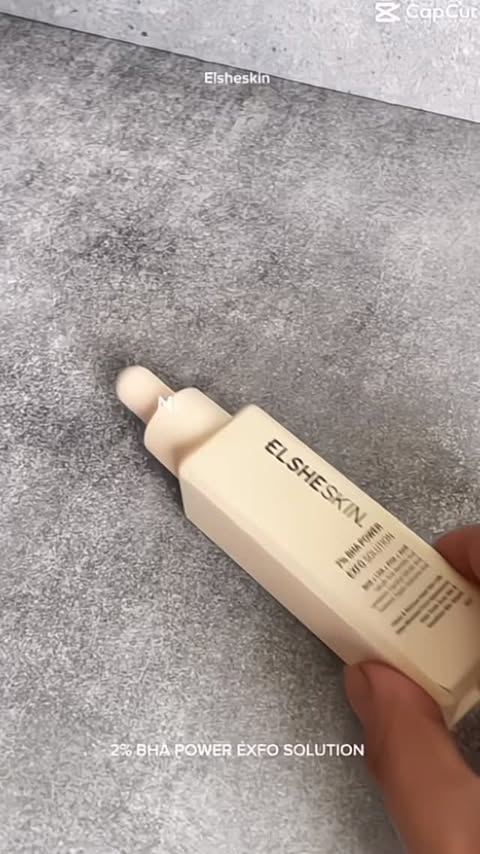 Instagram post by @bebyneyra for ELSHESKIN. Caption reads: [...] ! Cuma pakai Acne Peeling Serum dari....