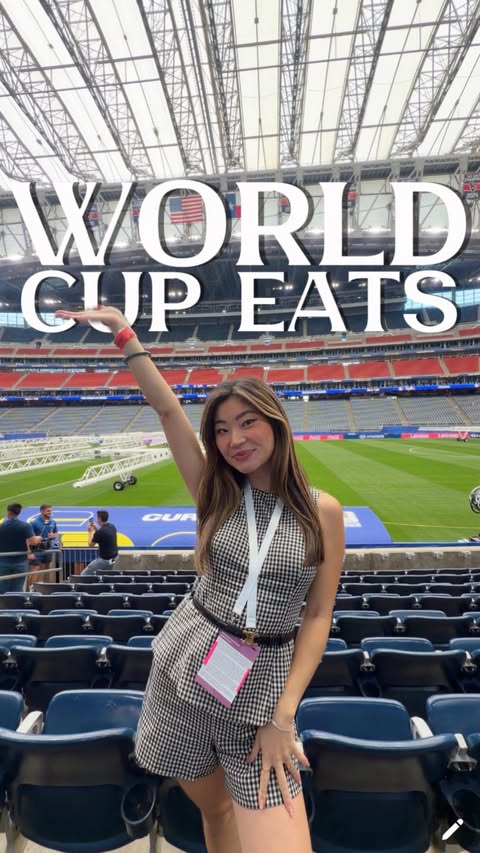 Instagram post by @texaseatsfirst for FIFA. Caption reads: [...] 𝙏𝙚𝙣𝙙𝙚𝙧 𝘽𝙖𝙨𝙠𝙚𝙩 🍓🔥🍗🍟....