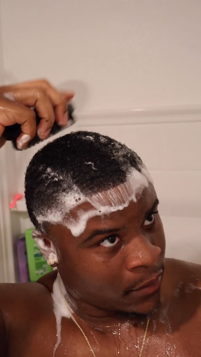 Instagram post by @dariusthebarber for The Mane Choice. Caption reads: The Main Choice really revived my waves! I....