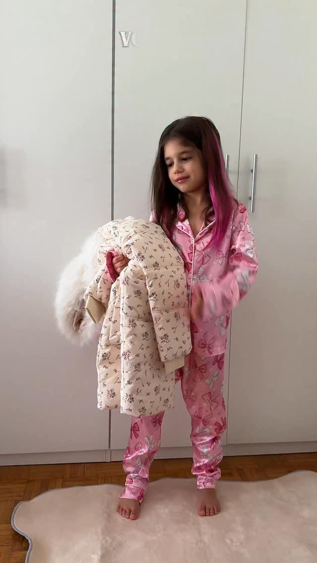 Instagram post by @khloe_blogg for Voghion. Caption reads: [...] some of the cutest kids’ finds from....