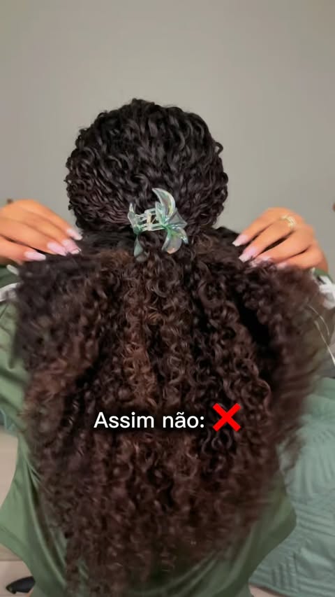 Instagram post by @lais__veloso for Mercado Livre Moda. Caption reads: [...] LAS009-75XY💚😍 @mercadolivre....
