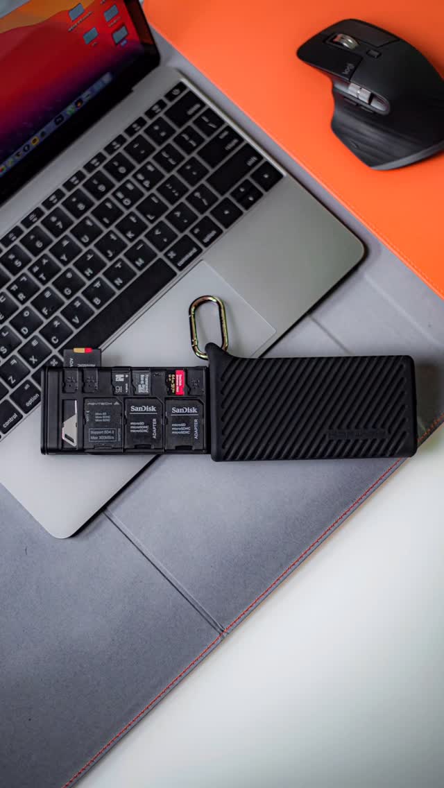 Instagram post by @pgytech.kr for PGYTECH. Caption reads: 메모리를 수납하고, 리더기로도 사용가능!! #광고 
@pgytech.kr....