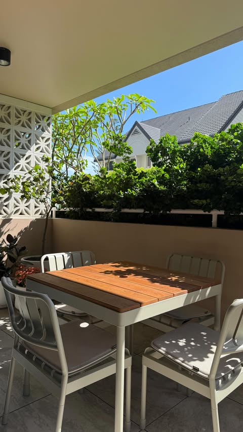 Instagram post by @livkelly__ for Koala. Caption reads: Summer breakfasts in the sun 🌞
The Torakina....