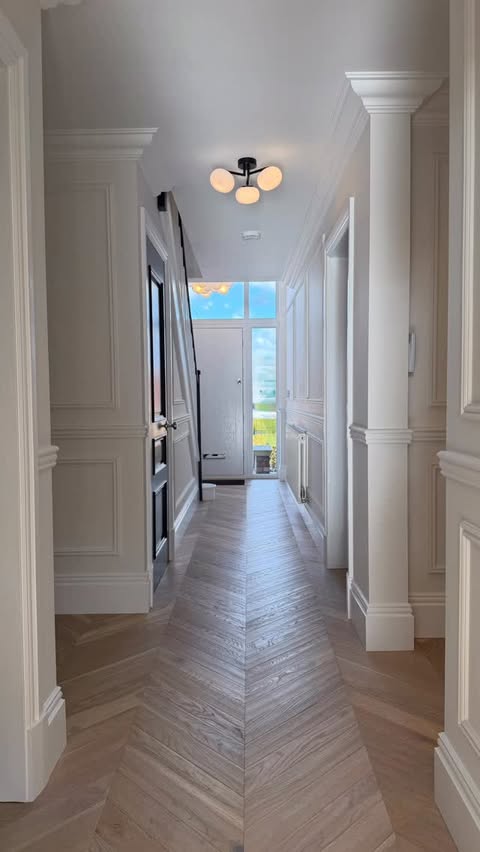 Instagram post by @_smithhome for Dowsing & Reynolds. Caption reads: The hallway we viewed vs the one we created ✨🤭....