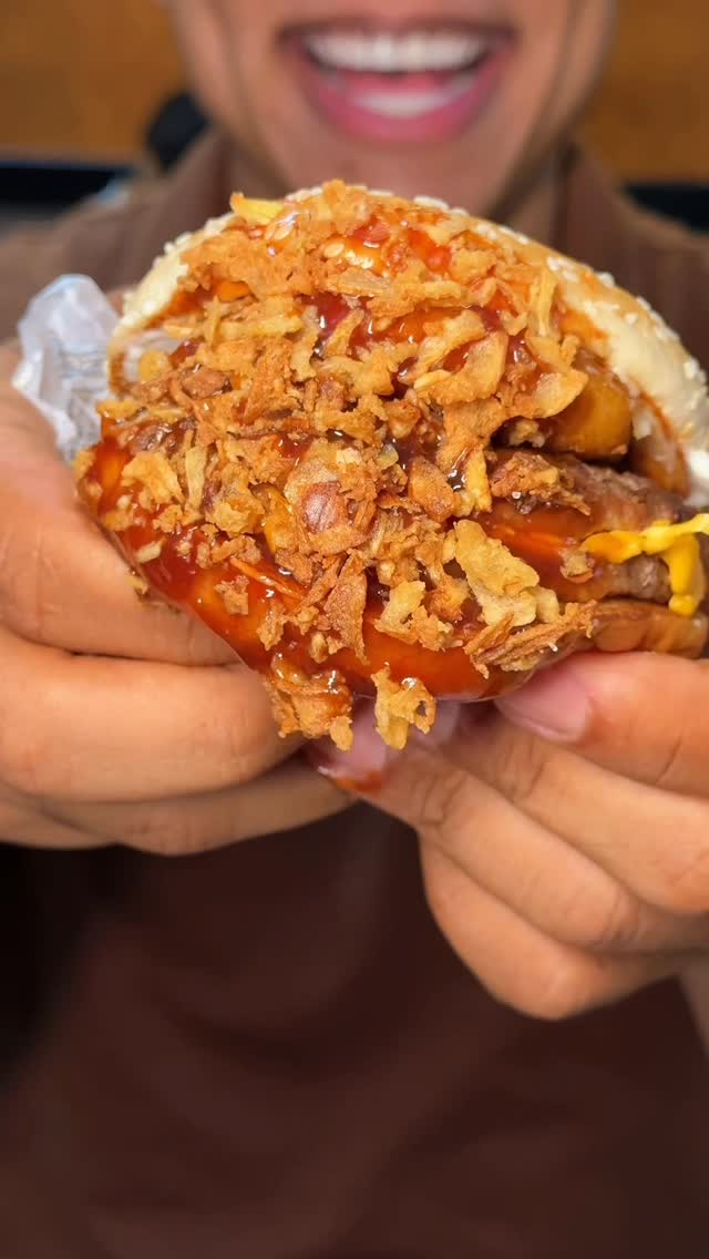 Instagram post by @bk.imp for BURGER KING. Caption reads: Chegou o Molho & Crispy do Burger king (@bk.imp) e....