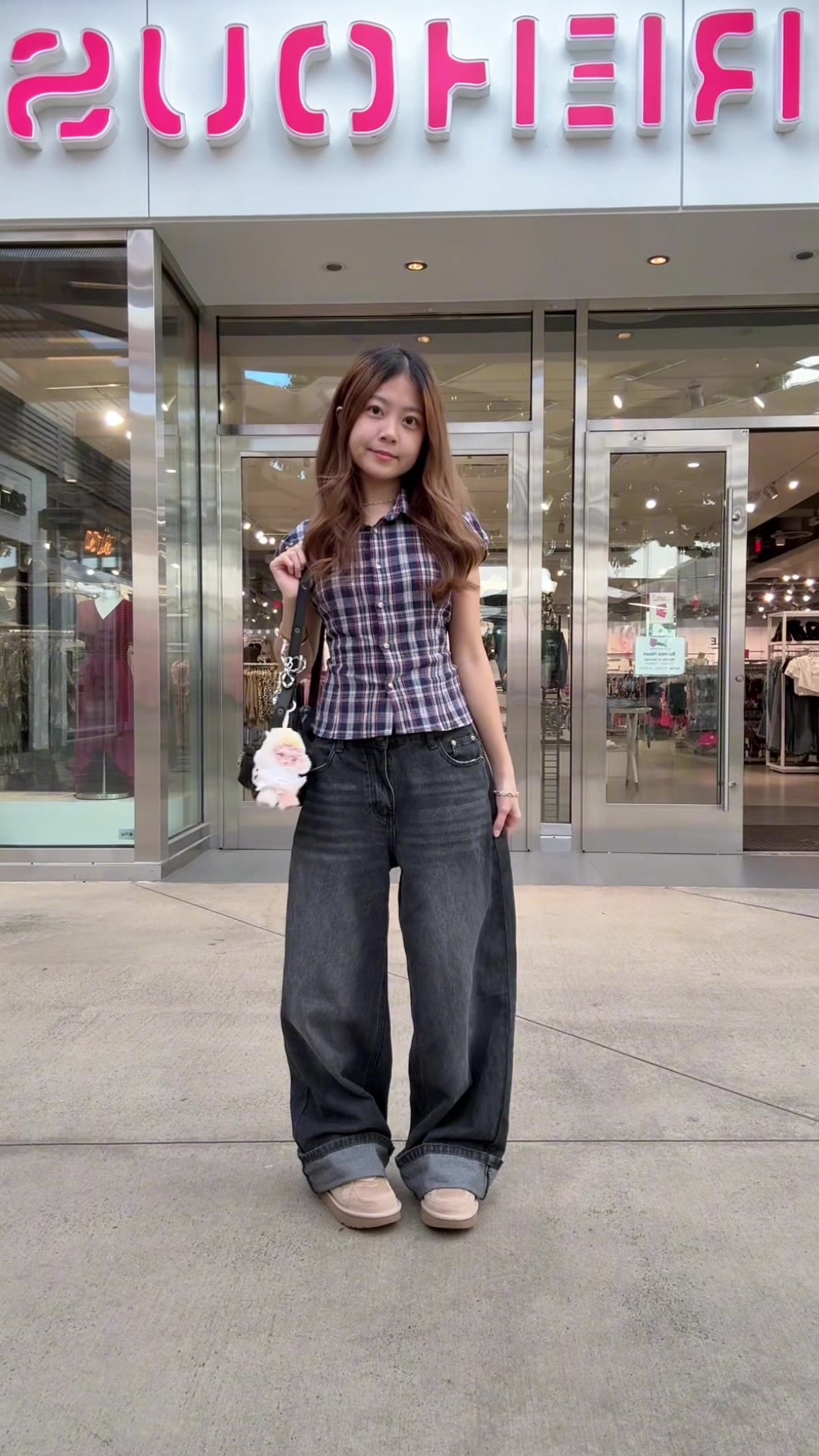 TikTok post by @m6nda for Emmiol. Caption reads: i luv baggy jeans ꒰ᐢ. .ᐢ꒱ 5’ / size S @EMMIOL....