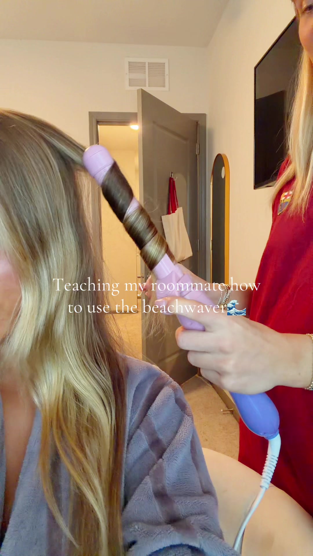 TikTok post by @gw3nnie for Beachwaver. Caption reads: Roomies love @TheBeachwaver !!@Beachwaver Campus....